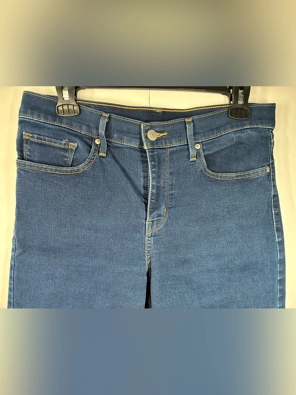 Levi’s Women’s Dark Wash Rolled Hem Bermuda Denim Shorts Size 30